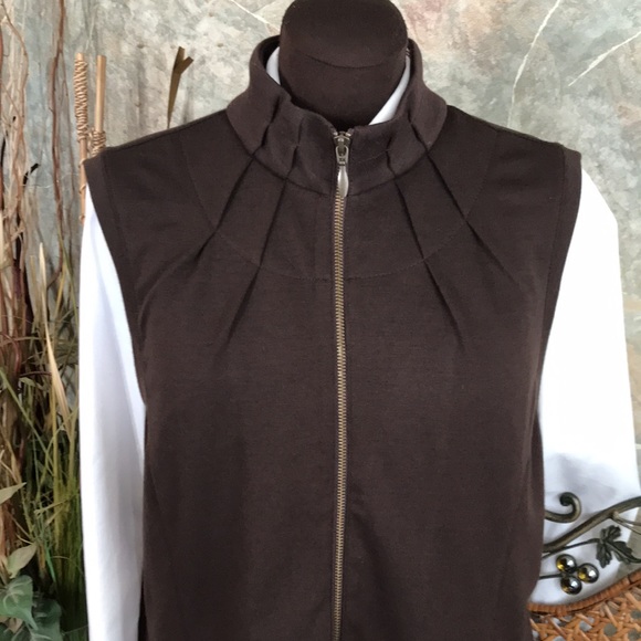 Chicos weekends 🌹 size 2 pleated deep rich chocolate brown vest With pockets - Picture 8 of 9